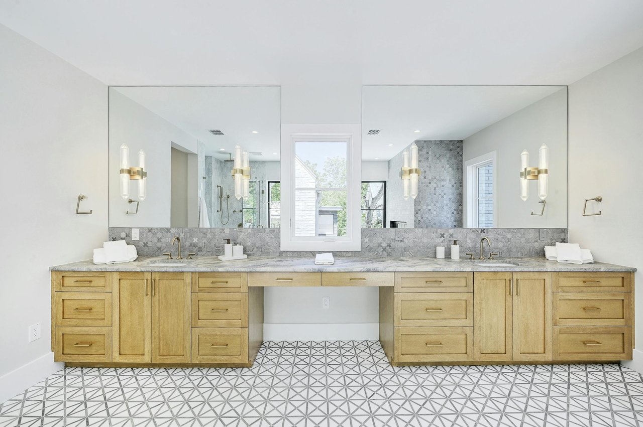 2400 Bridle Path