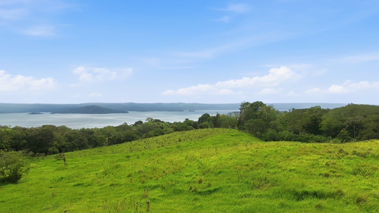 1.9 Acre Lake View Property Arenal - Tilaran 