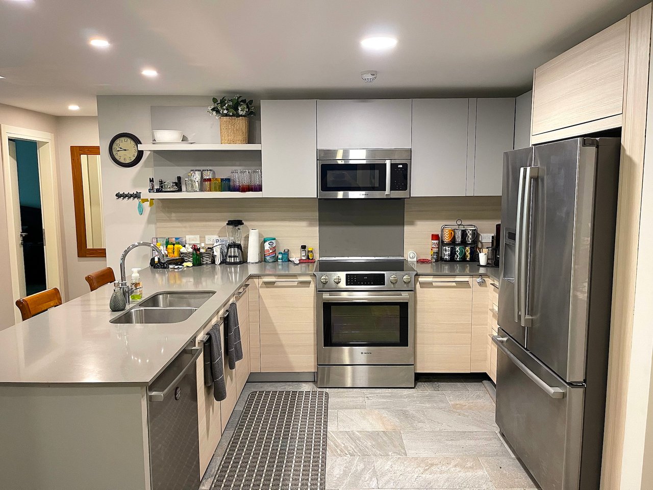 ELAN GROUND FLOOR 2 BEDROOM CONDO WITH BEACH ACCESS. UNIT 4E