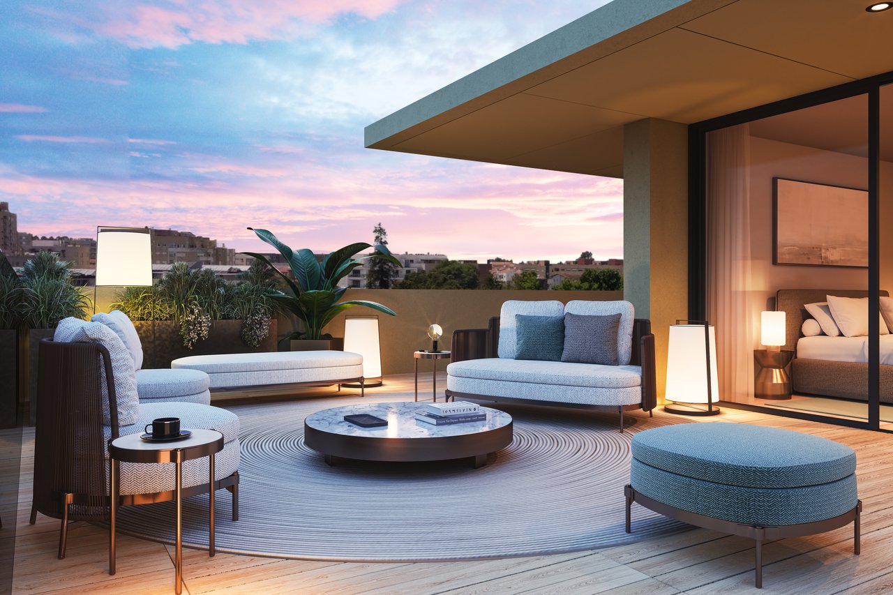 Elegant 4-Bedroom Penthouse with Expansive Terraces and Private Pool near Porto