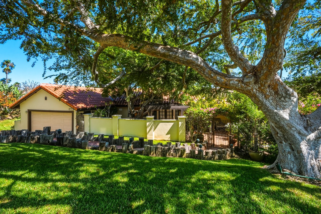 3400 Coast View Dr