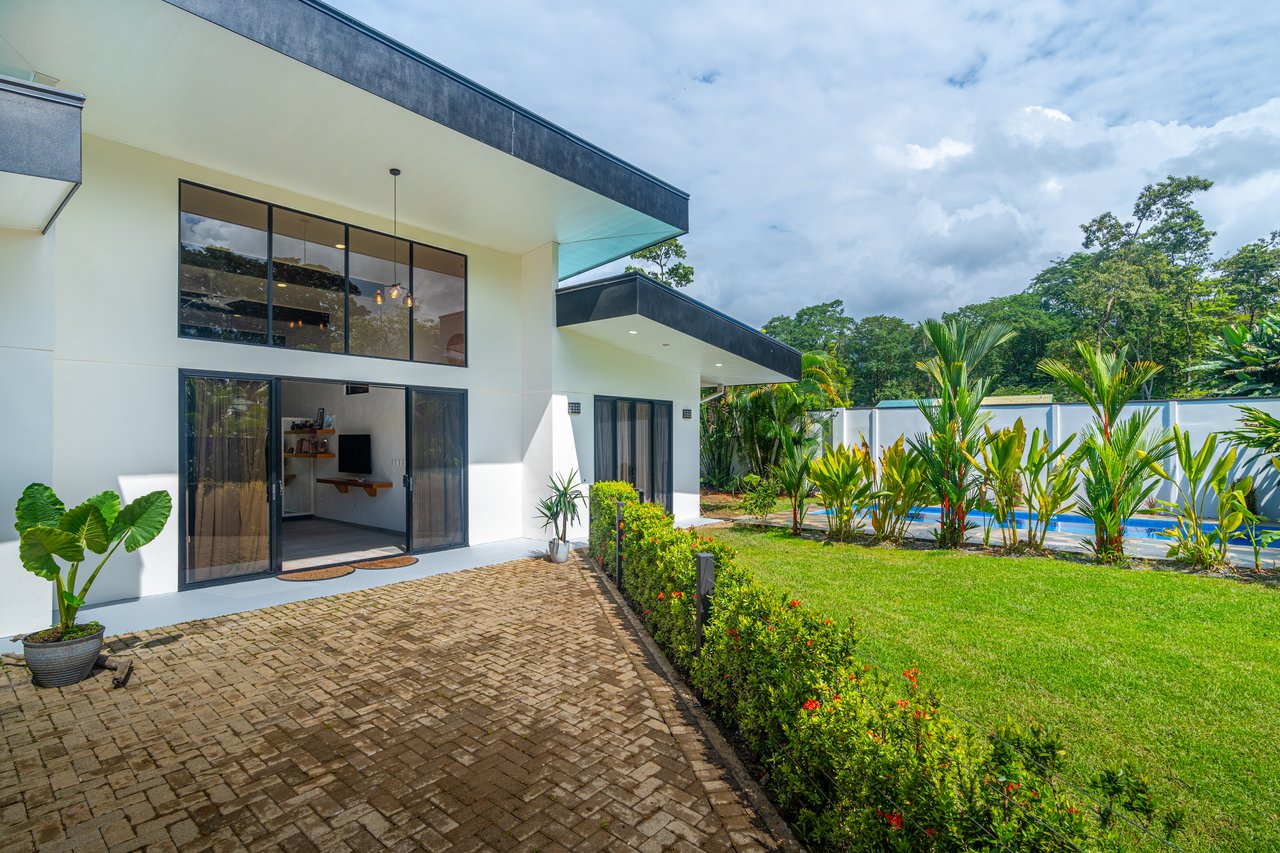 Modern 3 Bedroom Home - Walking distance to it all!