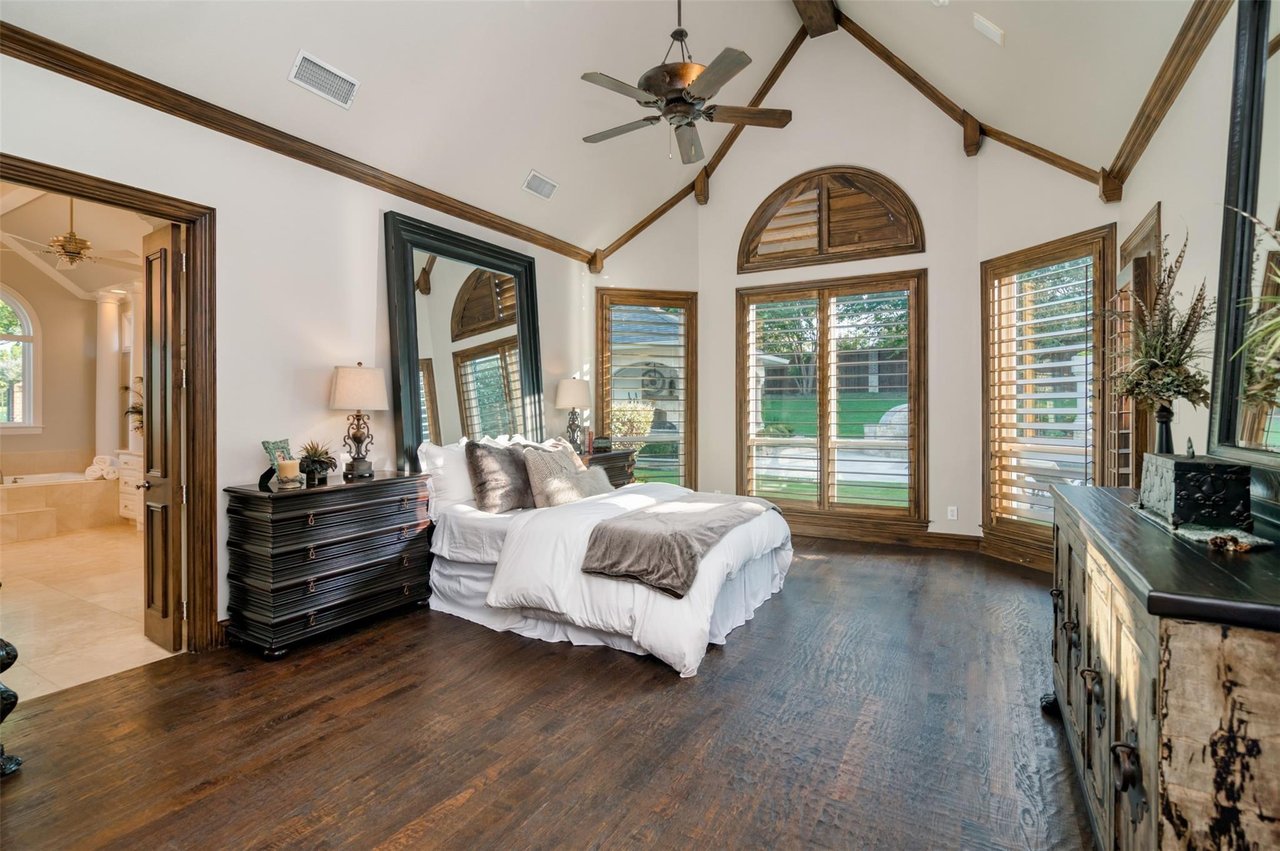 Exquisite Estate On 2.5 Acres - Heath, TX