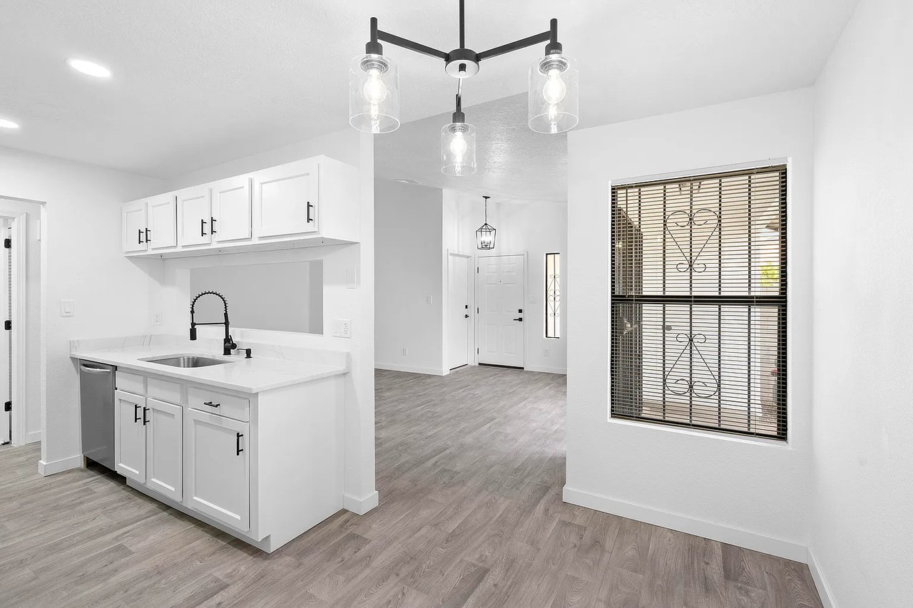 812 W Sky St SW