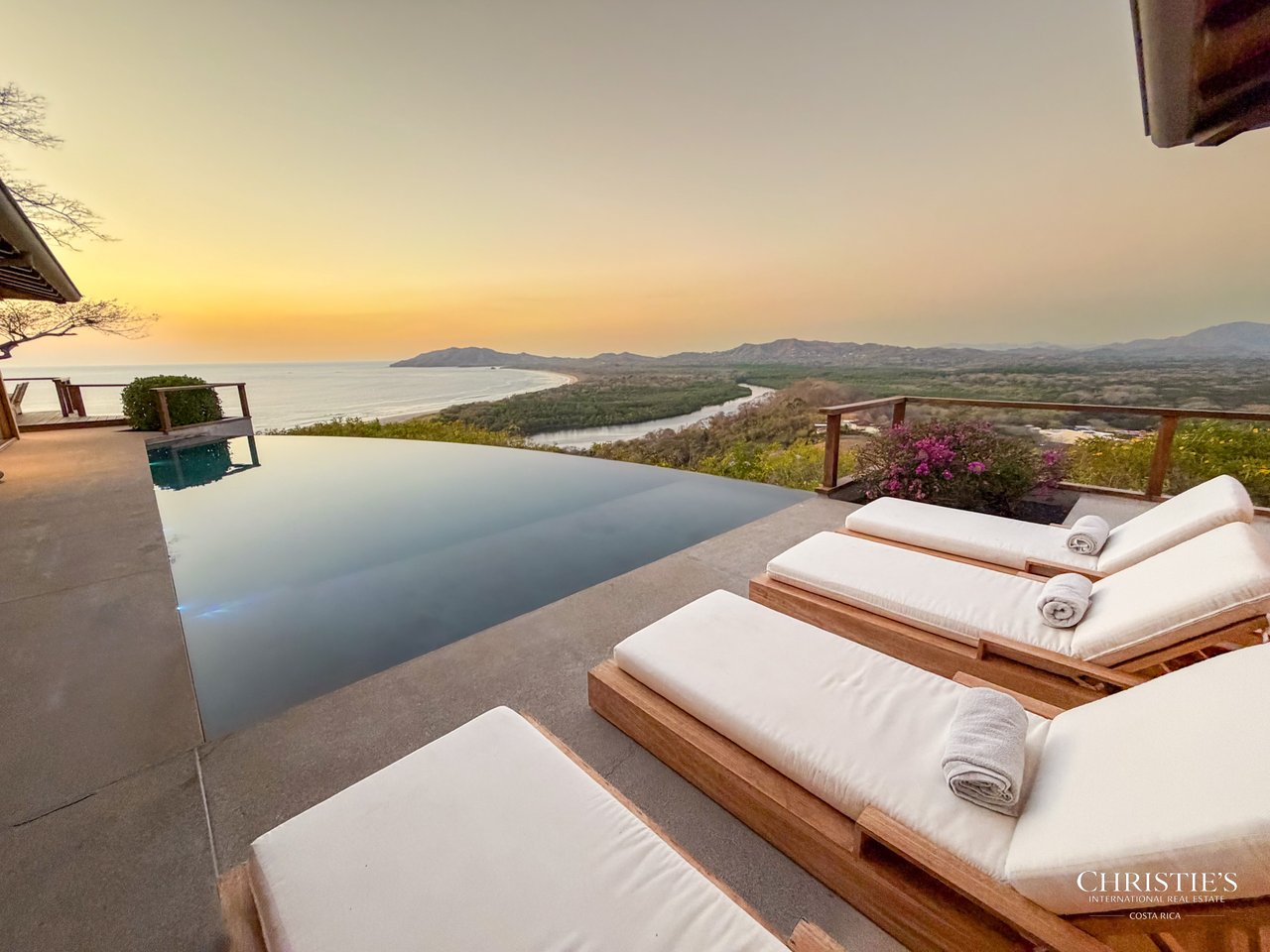 Casa Tres Doces - El Tesoro Development