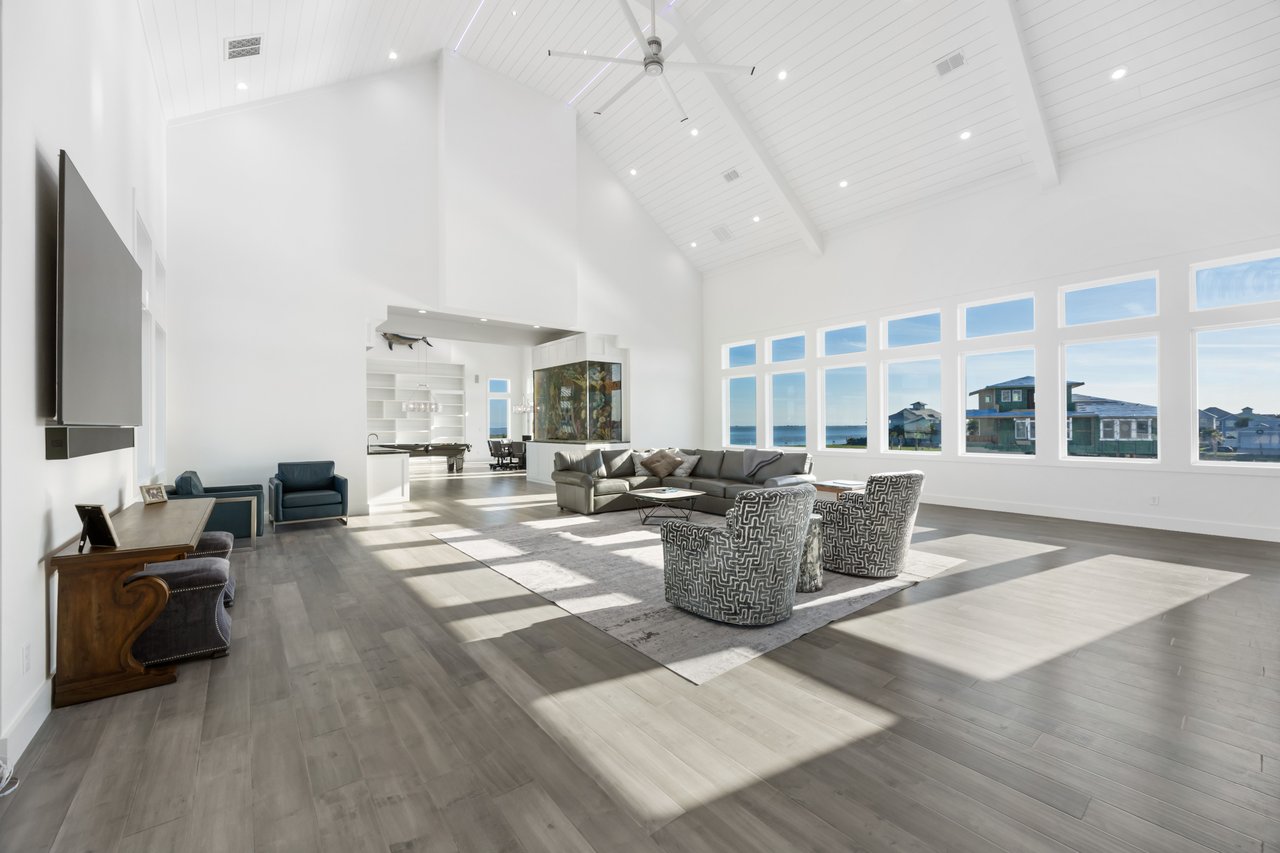 White Label - 305 Estes Drive