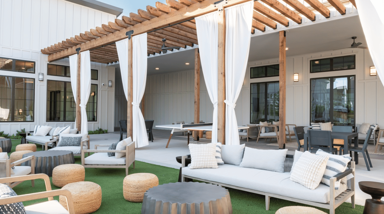 10 weeks free + $2,500 e-gift card