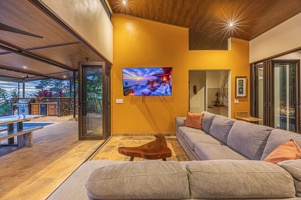 Casa Meraki: Modern Tropical Living with Whale’s Tail Views in Uvita
