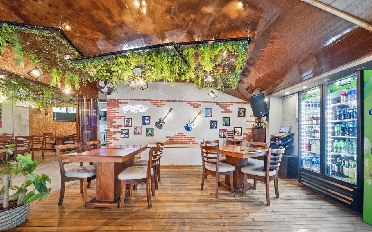 Pikatas Restaurant and Bar, A Local Favorite Near Tamarindo Beach