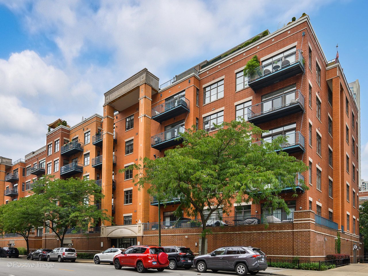 550 W Fulton Unit 404
