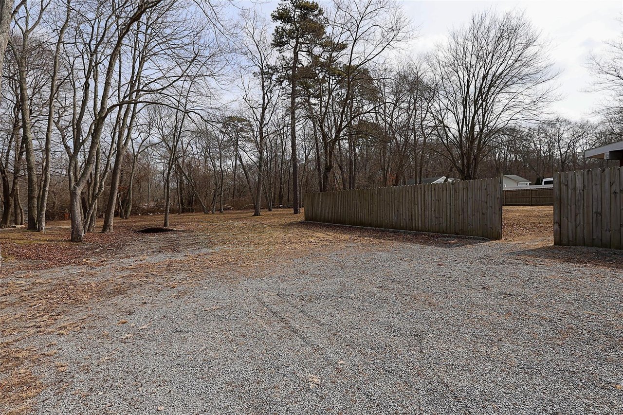 21 Peconic Rd