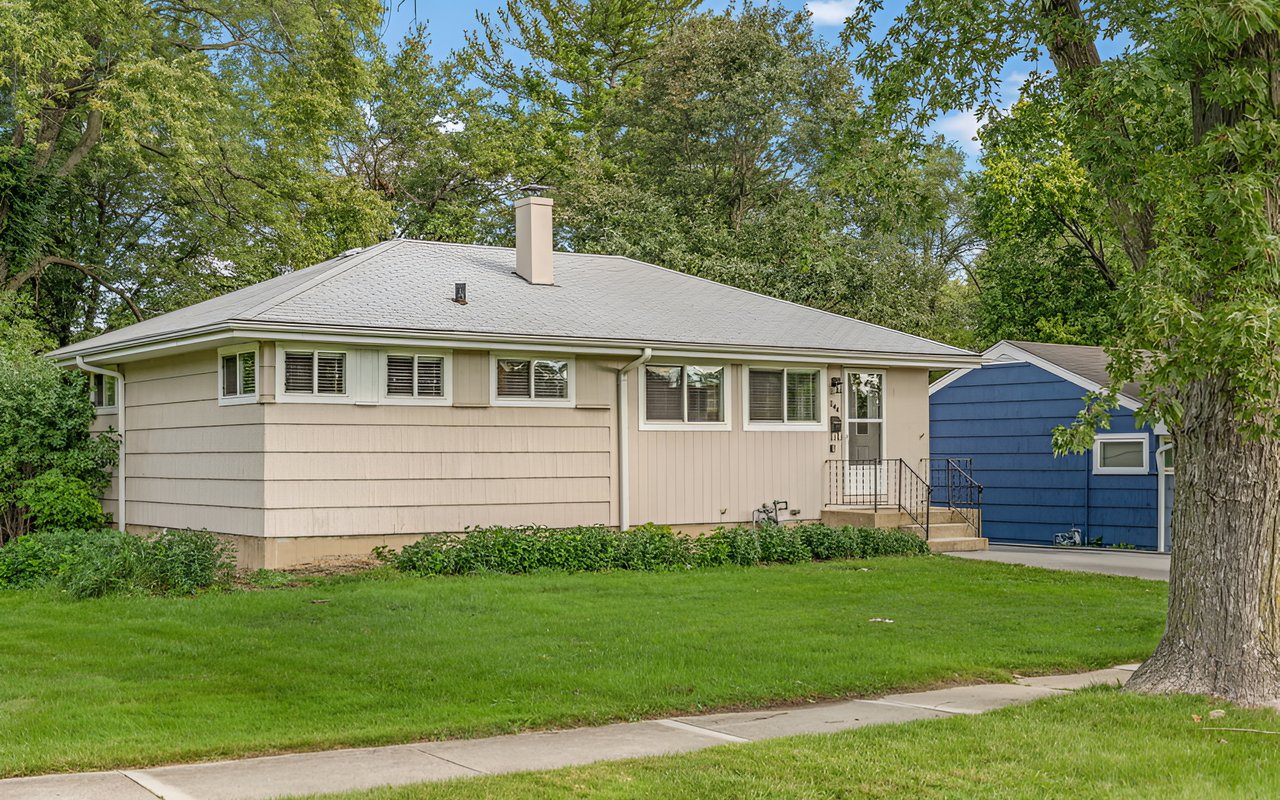 Hot New Listing! 244 Lincoln Ave, Downers Grove 60515