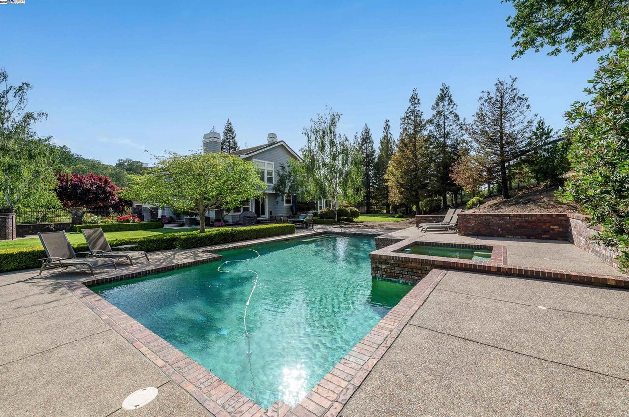 1398 Benedict Ct