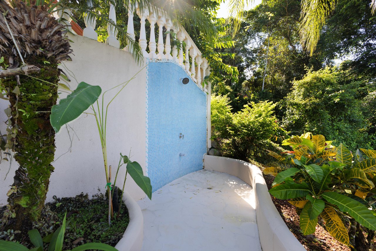 CASA ORQUIDEA – LUXURY HOME WITH OCEAN VIEWS IN GATED COMMUNITY