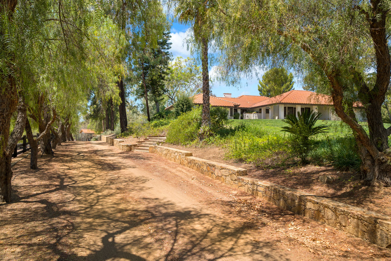 38785 Avenida Bonita