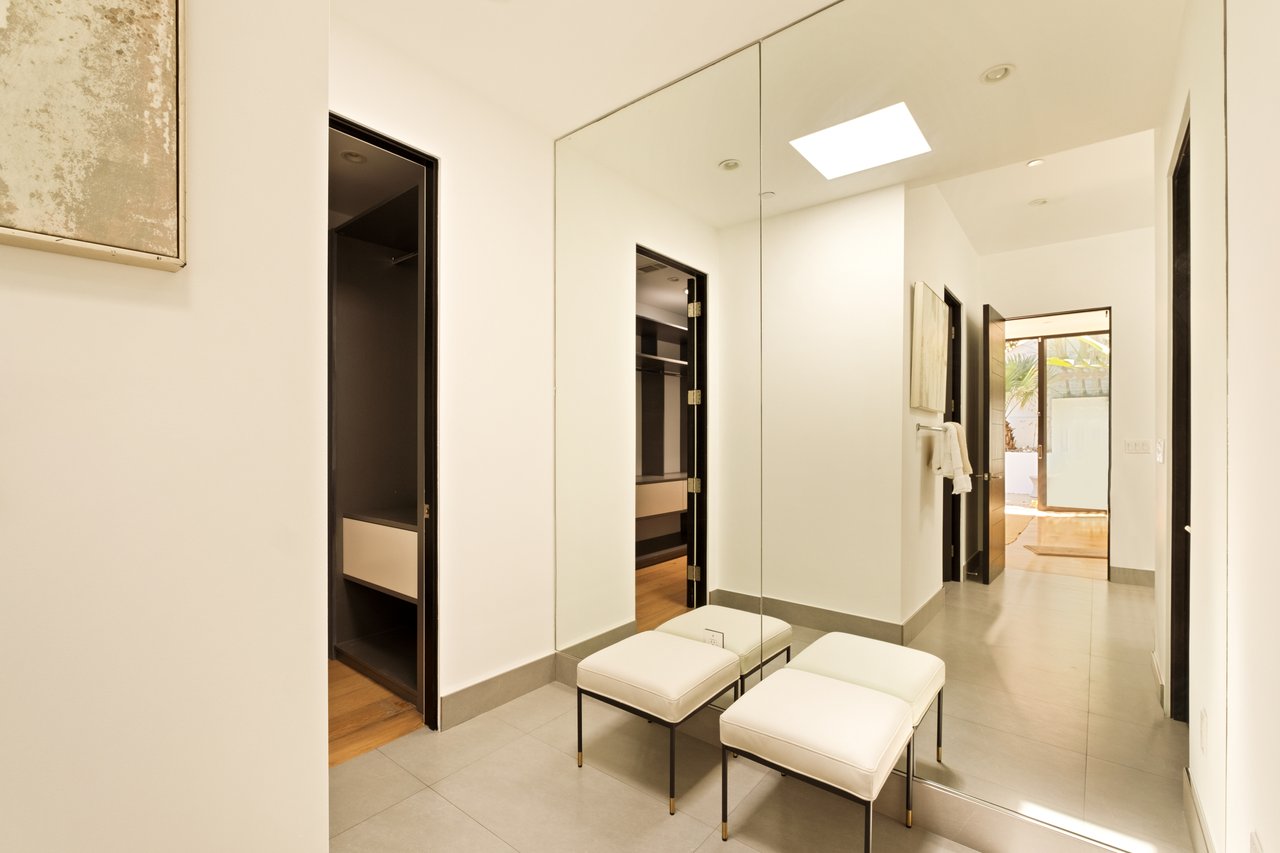 1516 Forest Knoll Dr, Sunset Strip