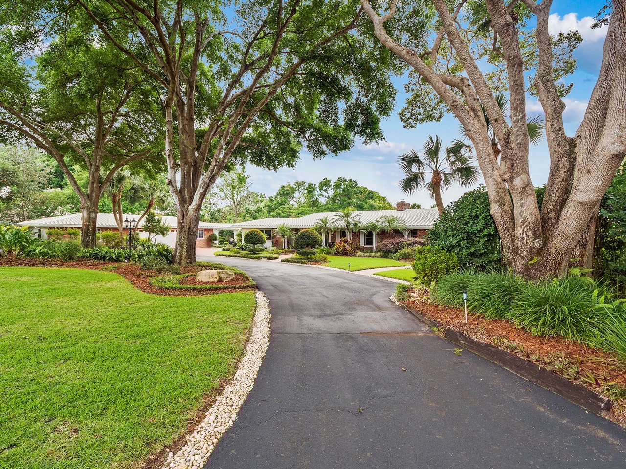1750 Country Club Rd