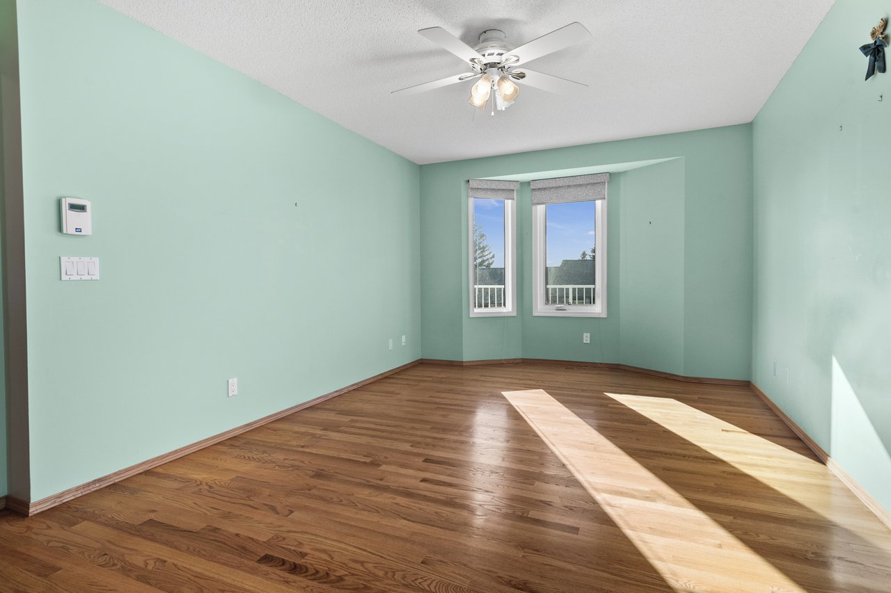 222 Arbour Cliff Close NW