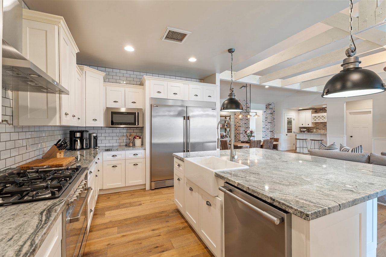 3838 E DEVONSHIRE Avenue