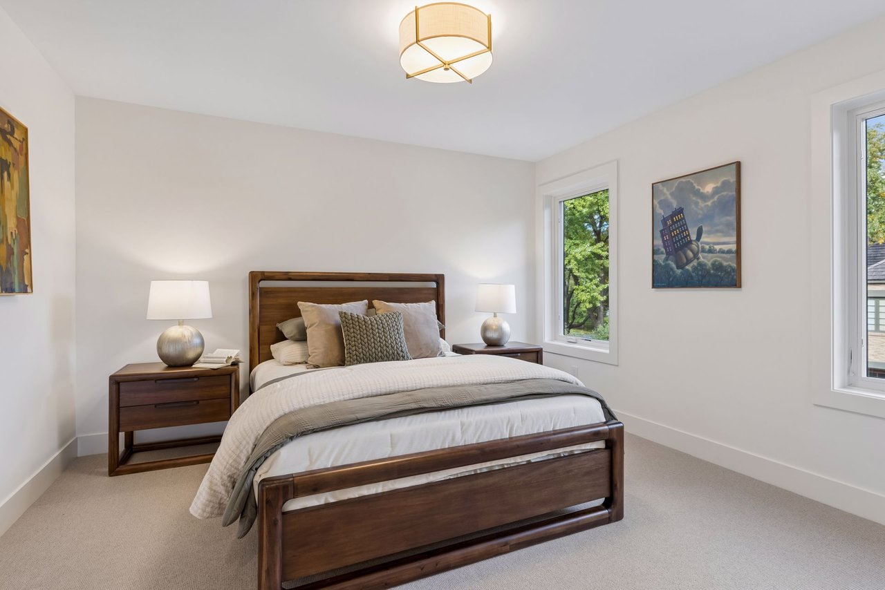 4909 Rolling Green Pkwy, Edina