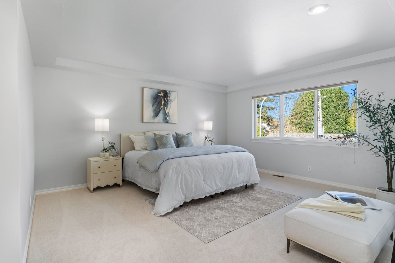 202 Chelan Ct NE