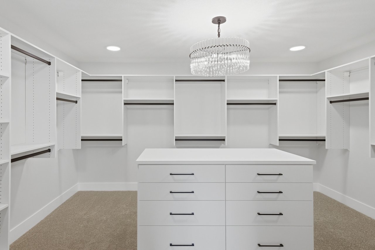 378 Bessborough Drive SW