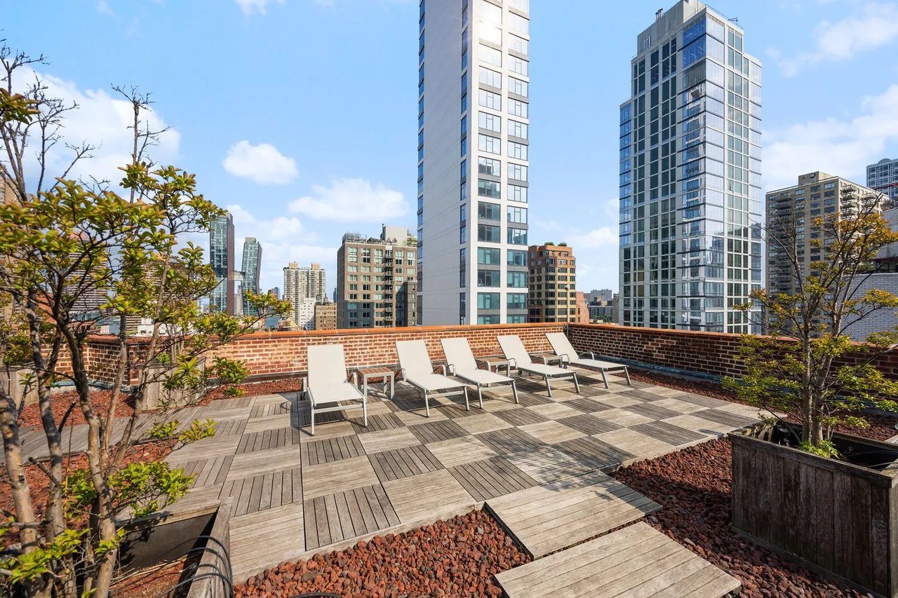 166 East 35th Street Unit: 5F