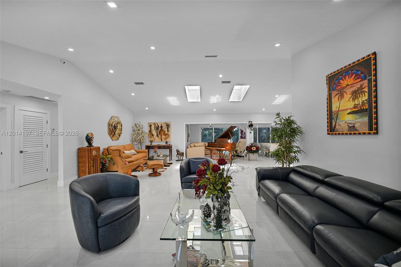 630-deer-creek-briarwood-deerfield-beach-fl-home-for-sale-living-area