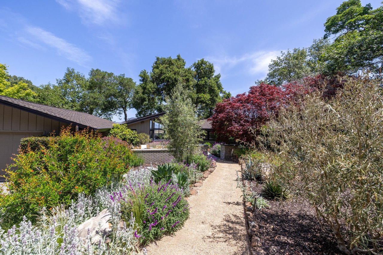 138 Bolivar LN