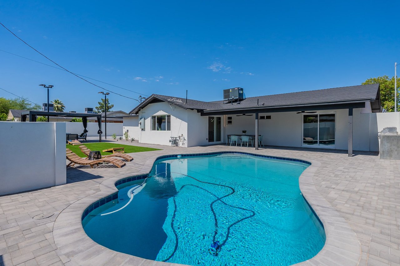 3016 N 84TH Place