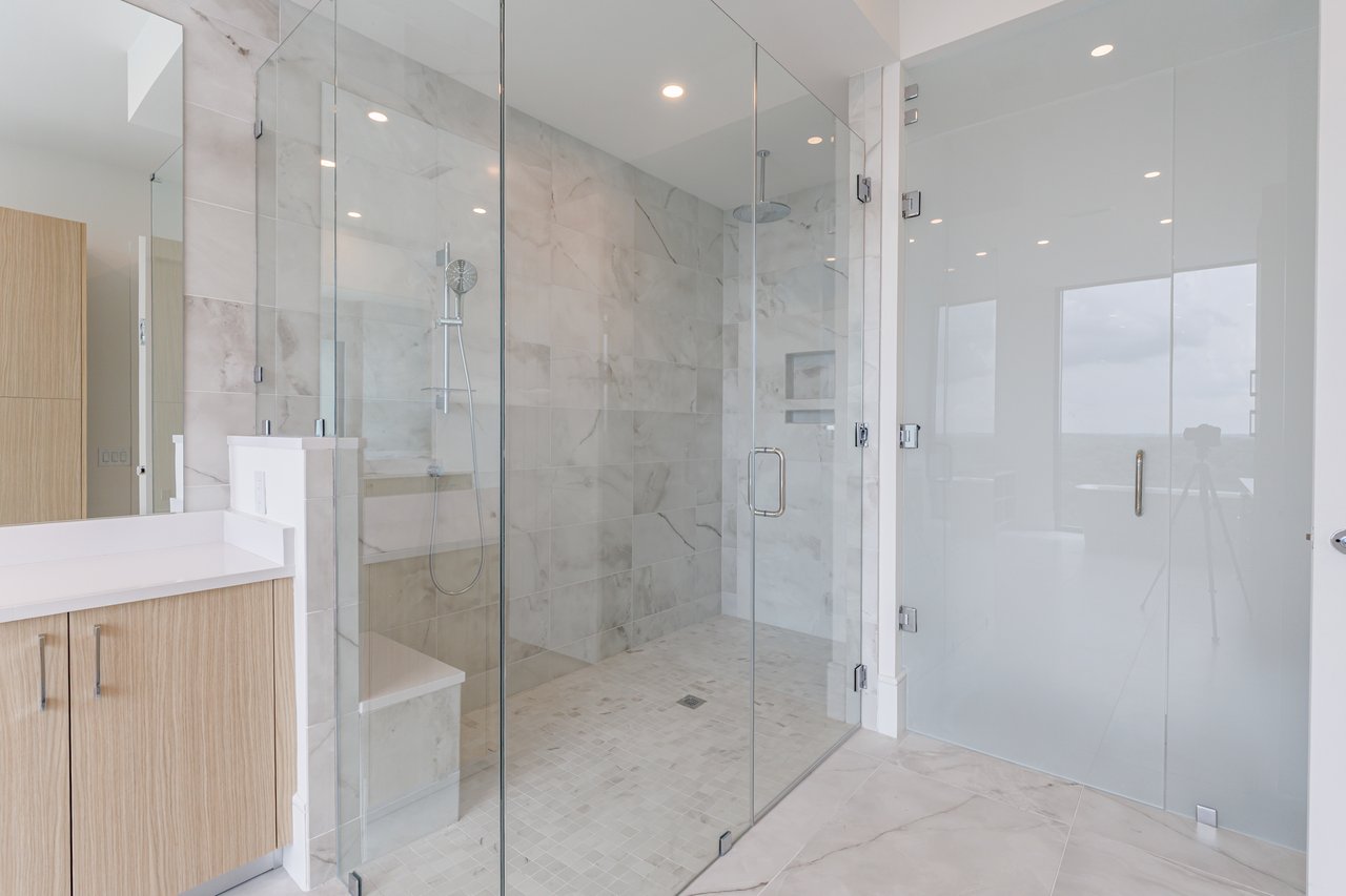 2425 Peachtree Road Unit 1806