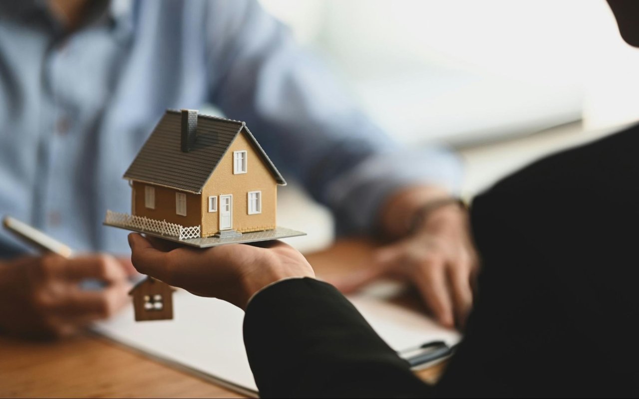 The Role of a Real Estate Agent in Your Home Buying Journey