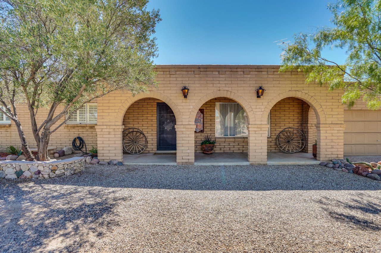 1129 W Fern Dr