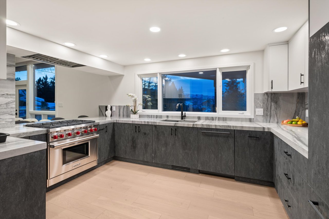 Designer Living with Unmatched Mountain Views