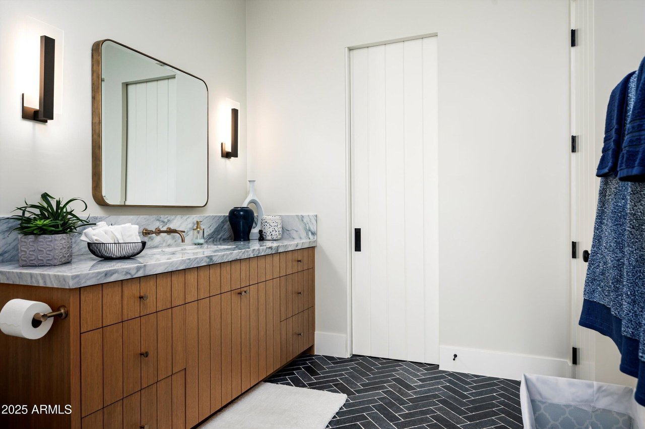 8328 E WHISPER ROCK TRL
