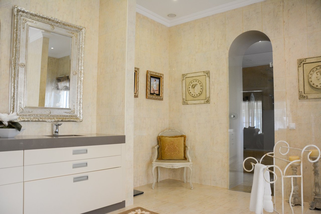 Luxury 4-Bedroom Villa with Indoor Pool – São Miguel, Azores