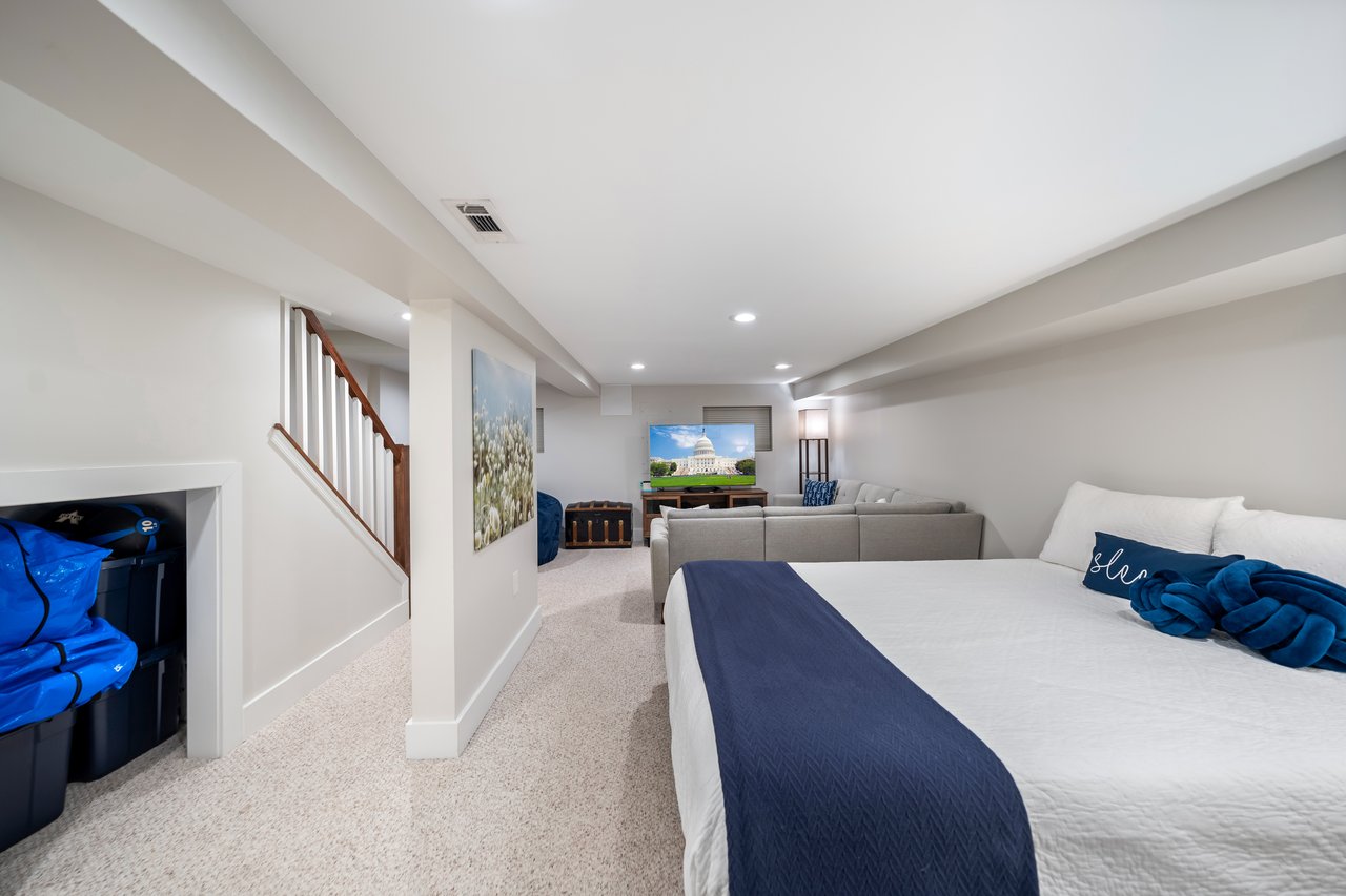 613 Longfellow St NW