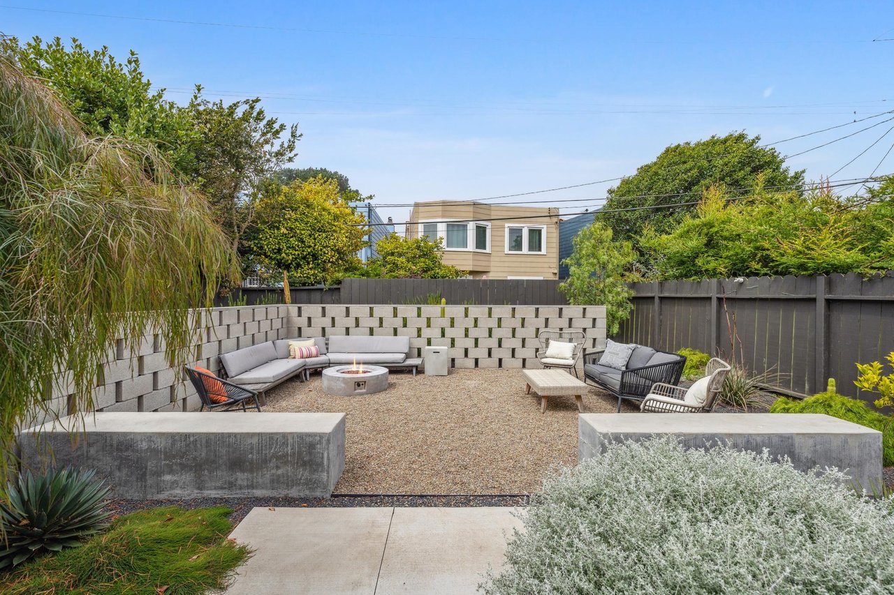 155 Evelyn Way