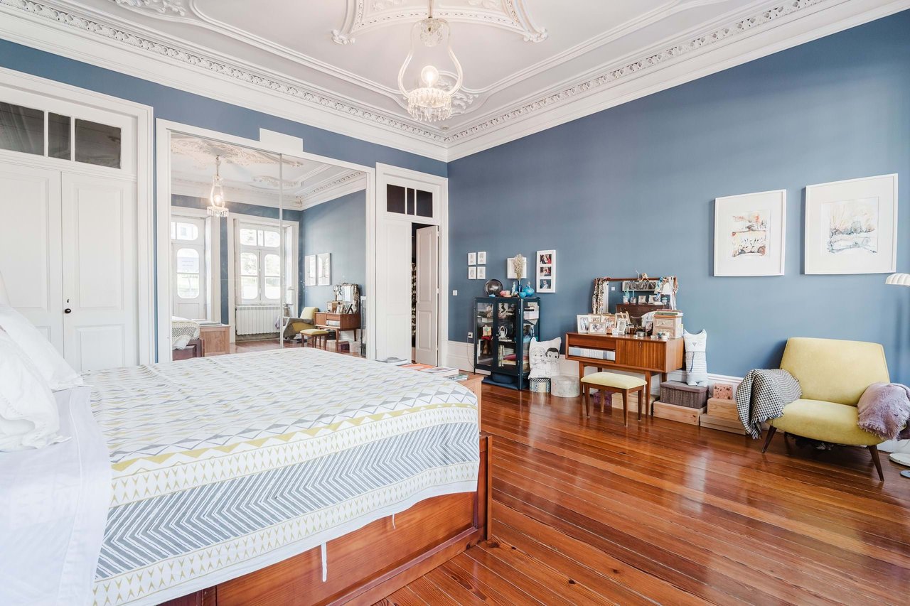 Beautifully Restored Townhouse Property with license for Short-Term rental in Bonfim, Porto