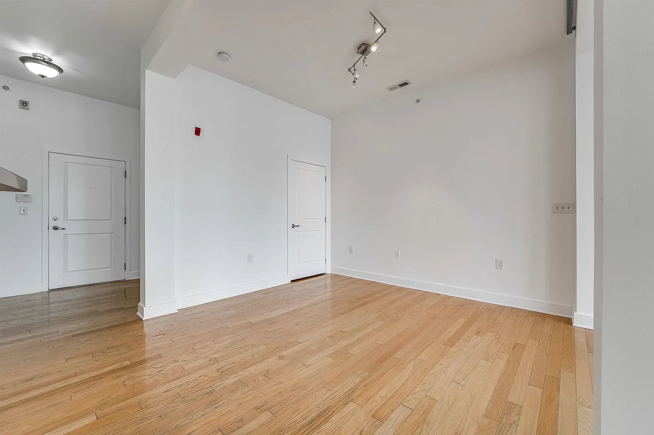 3 Greenwich Dr #112