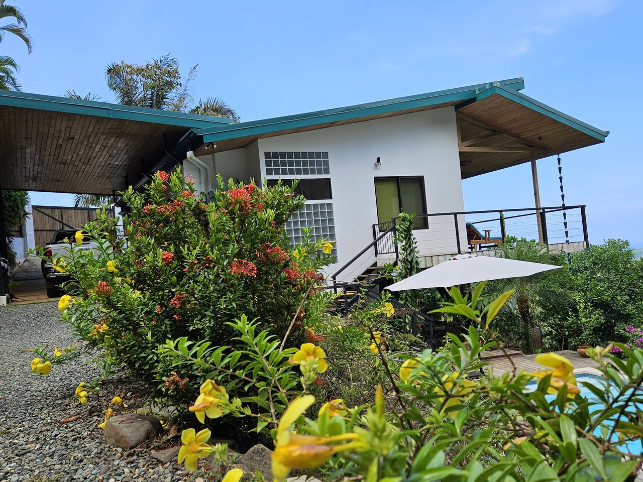 Beautiful sea view House Guesthouse and Pool in a gated Community close to awesome Beaches