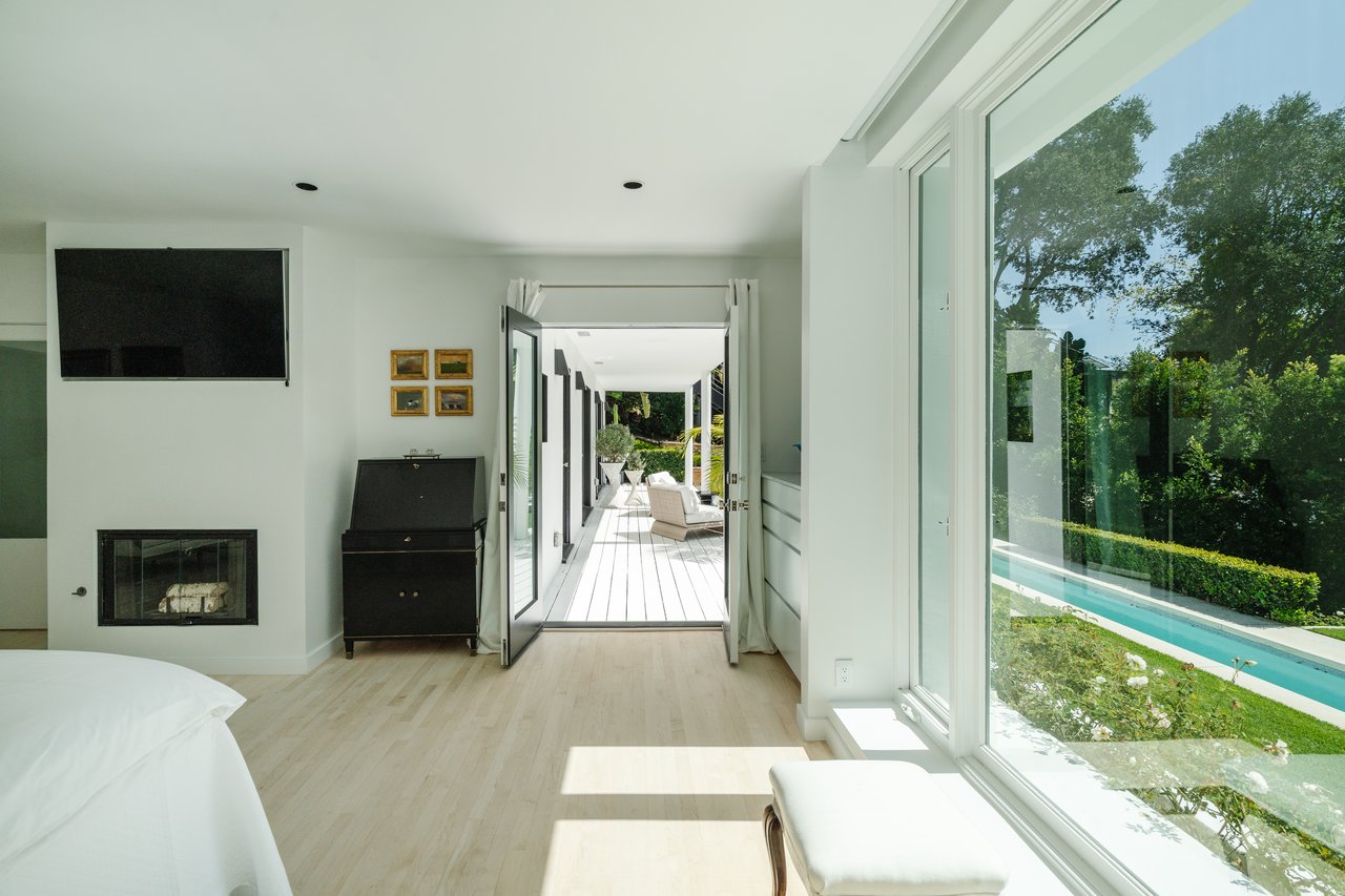 1558 Sunset Plaza Dr, Hollywood Hills