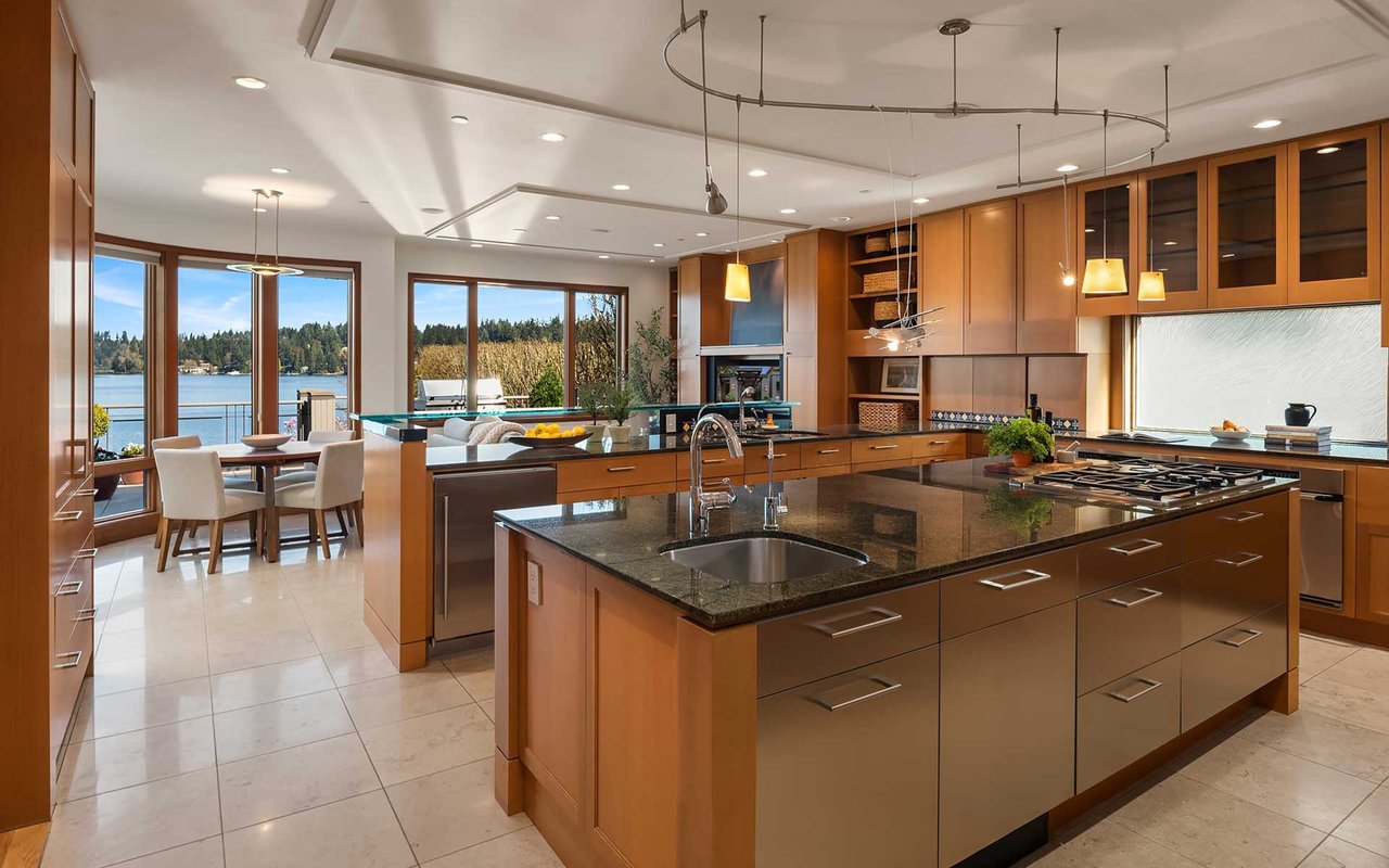 Northwest Contemporary Style on Mercer Island’s Cherished North End