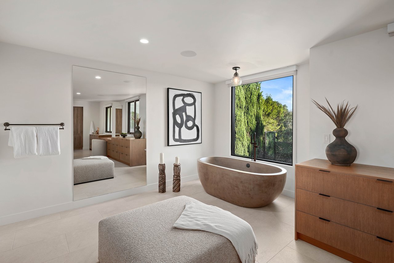 7212 Mulholland Dr, Hollywood Hills