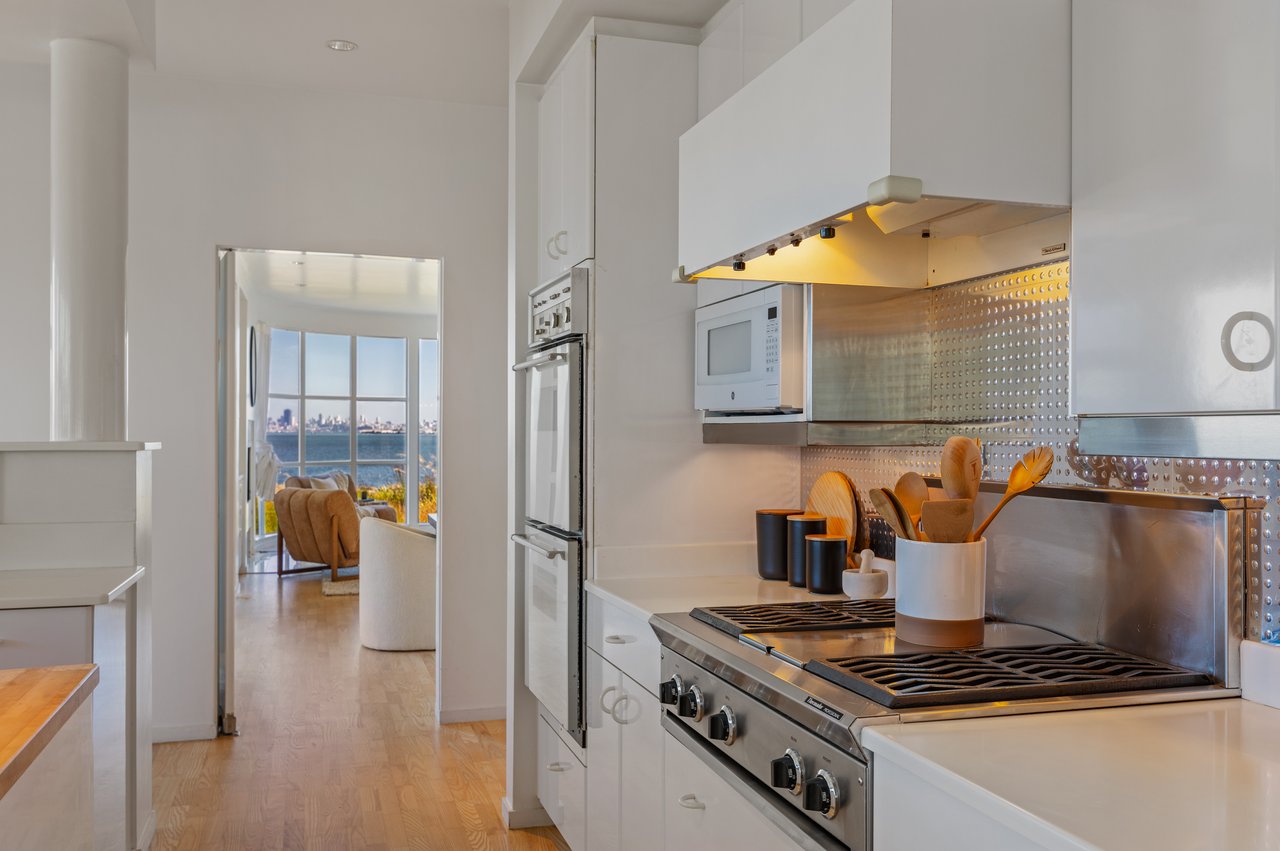 Sweeping Views Across the Bay