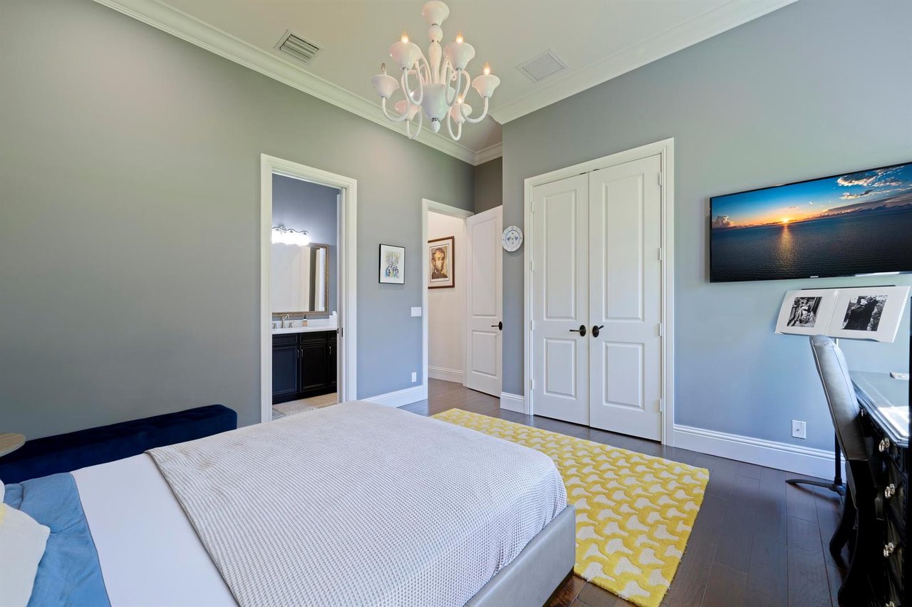 1950 Portage Landing N