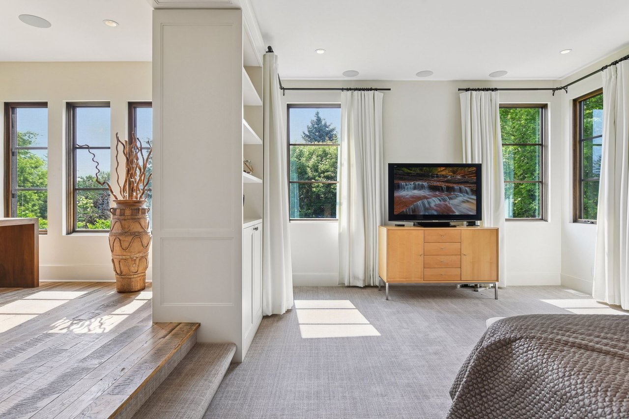 8 Circle W, Edina