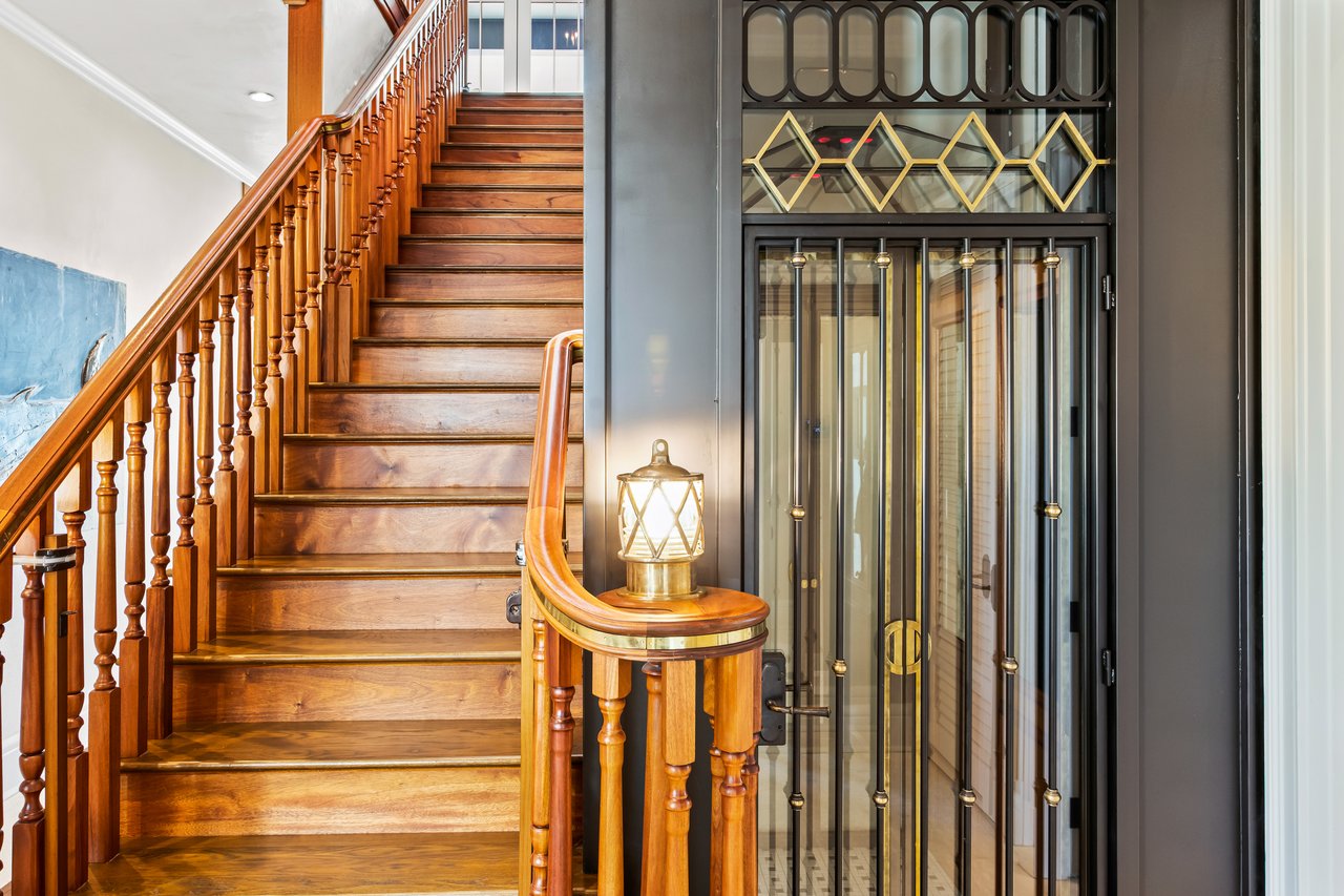 243 W Bermuda Dr
