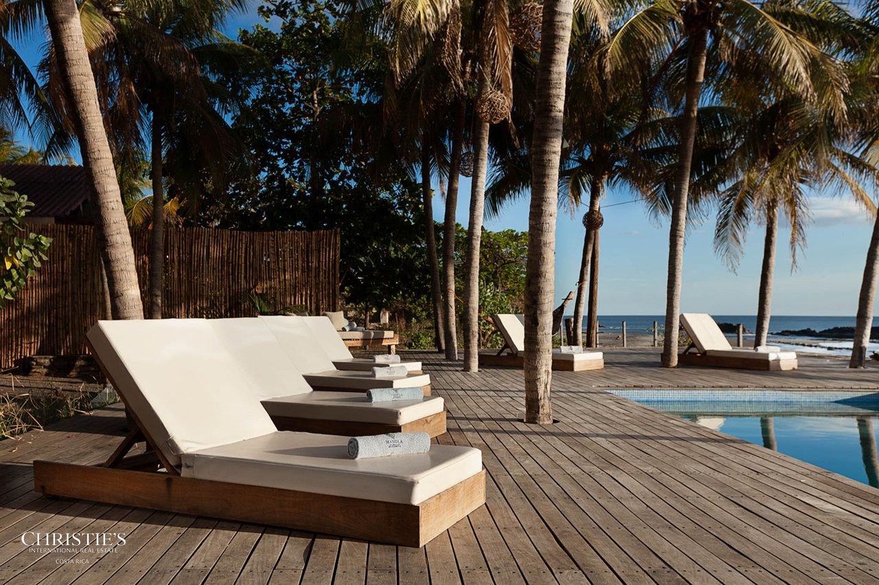 Mandla Boutique Coastal Retreat with World-Class Surf