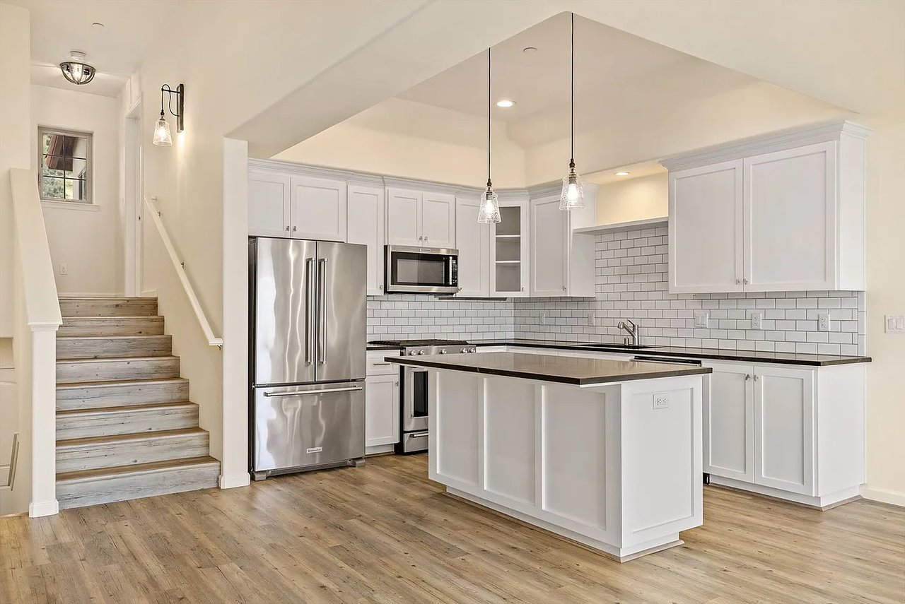 103 Greve Pl